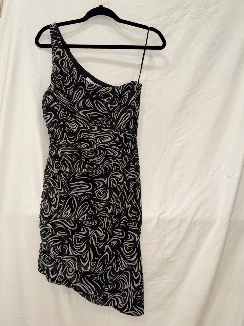 LIKELY Gemella One Shoulder Ruched Dress Black Cream 6 NWT